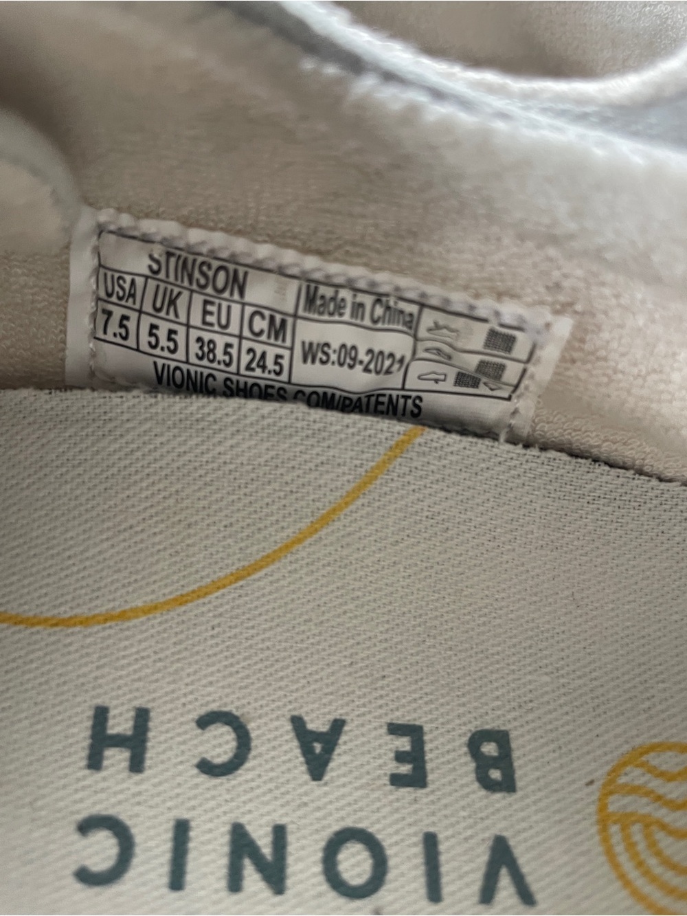 Vionic Beach Canvas Sneakers in Cream with Peach Eyelets women’s size 7.5 - Picture 3 of 9